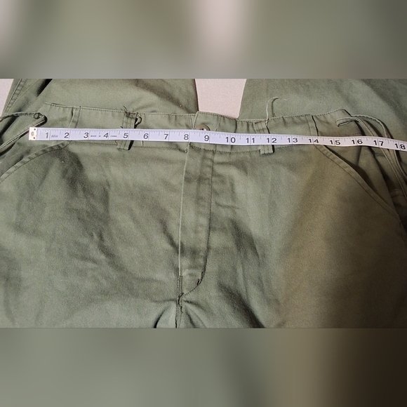 Elevate Your Gorpcore Wardrobe with Stylish Women's Drawstring Hem Cargo Pants - Picture 3 of 6